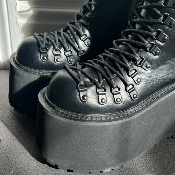 NWT Dolls Kill Black Platform Boots - Picture 5 of 6